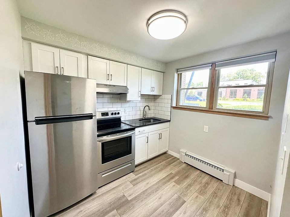 636 Larpenteur Apartments!