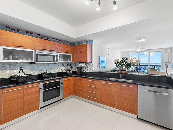 5th image of 3000 Oasis Grand BLVD #2201