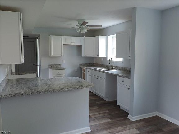 4th image of 2140 E 41st St