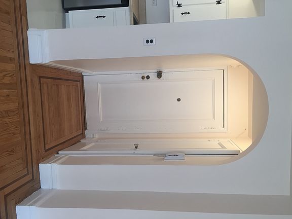 3rd image of 121 W 72nd St APT 5F