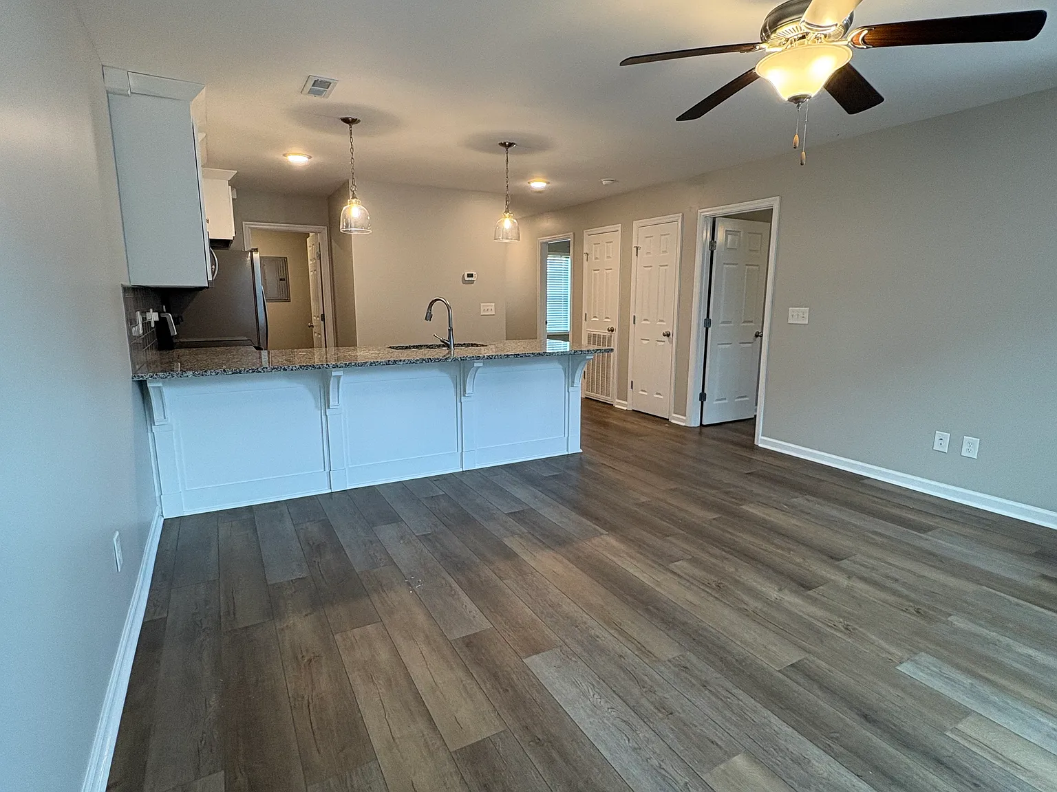 2 bed, 832 sqft, $1,300 — Photo 2
