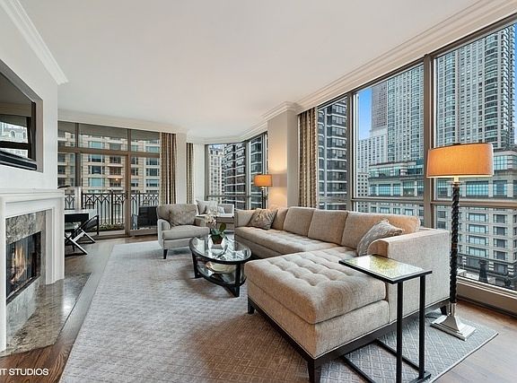 2nd image of 21 E Huron St APT 1406