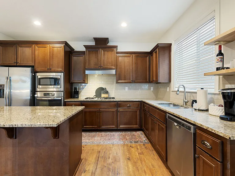 SE Willamette Ave — Photo 36