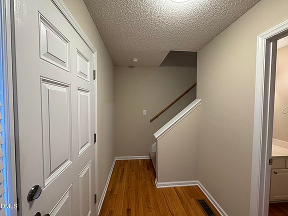 4th image of 18 Shapiro Ct