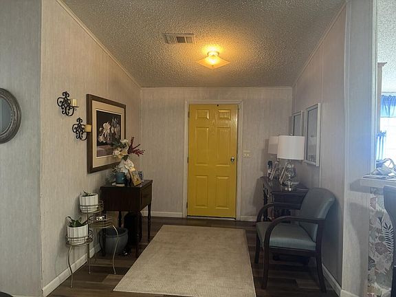 3rd image of 104 Moss Ln