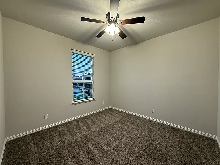 1717 Victoria Dr — Photo 22