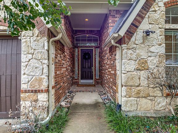 3rd image of 605 Goliad Dr