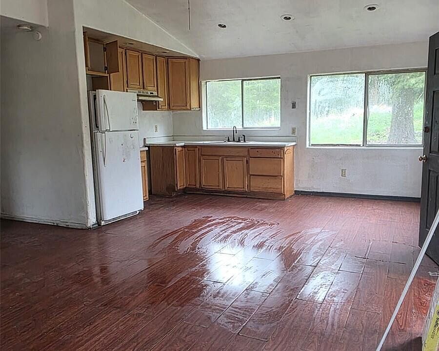 1st image of 33 W Curlew Lake Rd