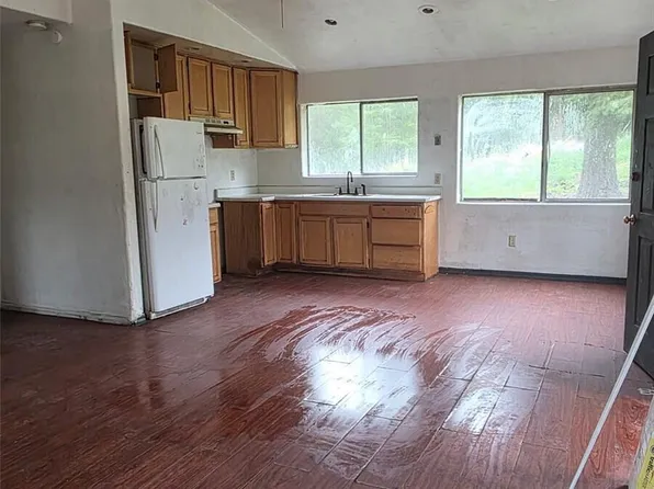 33 W Curlew Lake Rd, Republic, WA 99166