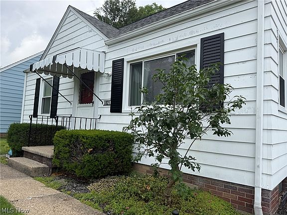 3rd image of 1021 W College Rd