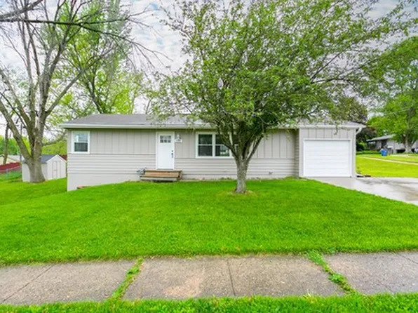 8108 Dema Dr, Des Moines, IA 50320