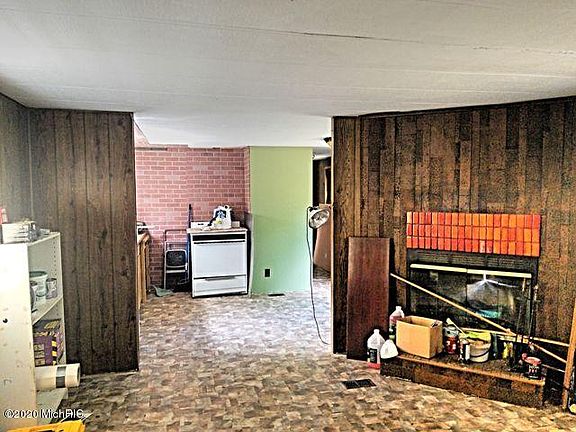 3rd image of 981 E 88th St