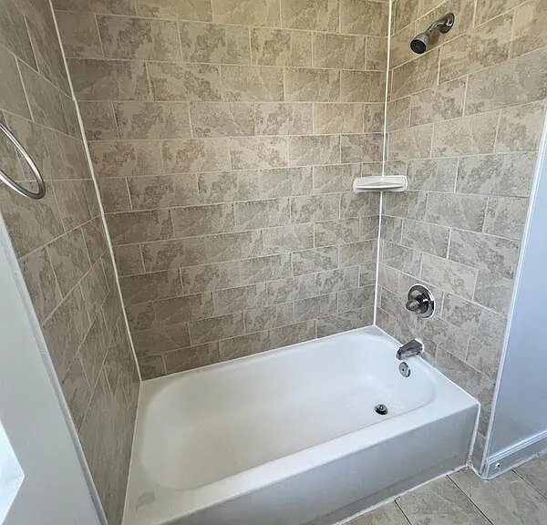 6890 Hawthorne St — Photo 5