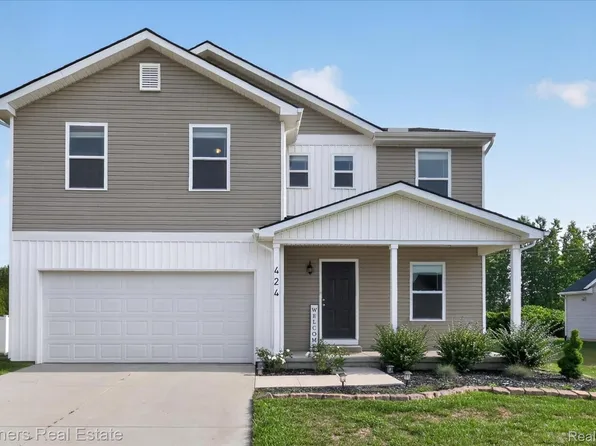 424 Saddlebrook Dr, Linden, MI 48451
