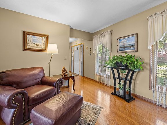 4th image of 214 Weiland Woods Ln