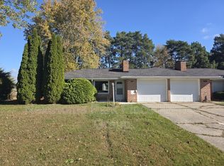 8976 Delwood Dr #2, Freeland, MI 48623