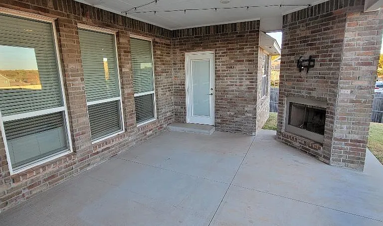 2440 Santa Monica St — Photo 17