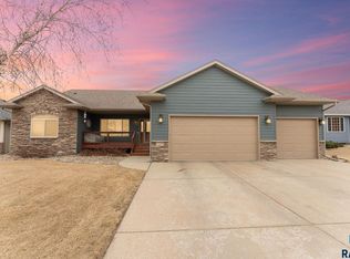 201 S Dewberry Cir, Sioux Falls, SD 57110