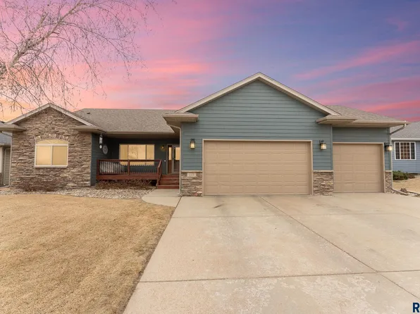 201 S Dewberry Cir, Sioux Falls, SD 57110