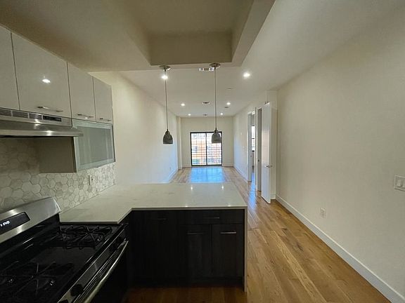 4th image of 526 Kosciusko St #3AA