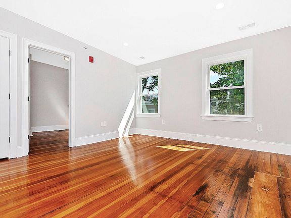 4th image of 85 Webster St #3