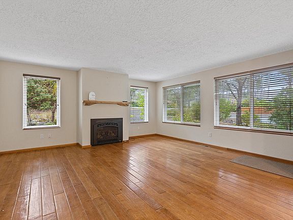 3rd image of 5740 Palisades Dr