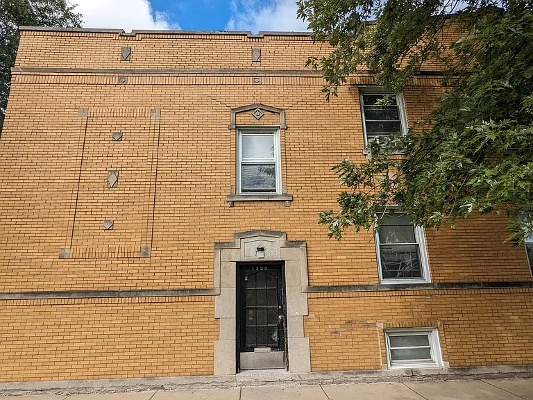 1300 N Pine Ave #2 — Photo 1