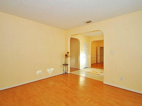 3rd image of 2422 Oyster Loop Dr