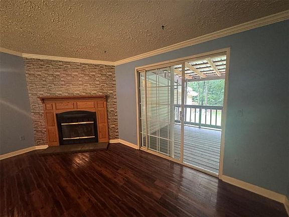 4th image of 2400 Zingara Rd NE