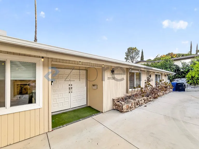 20520 Rhoda St #1 — Photo 15