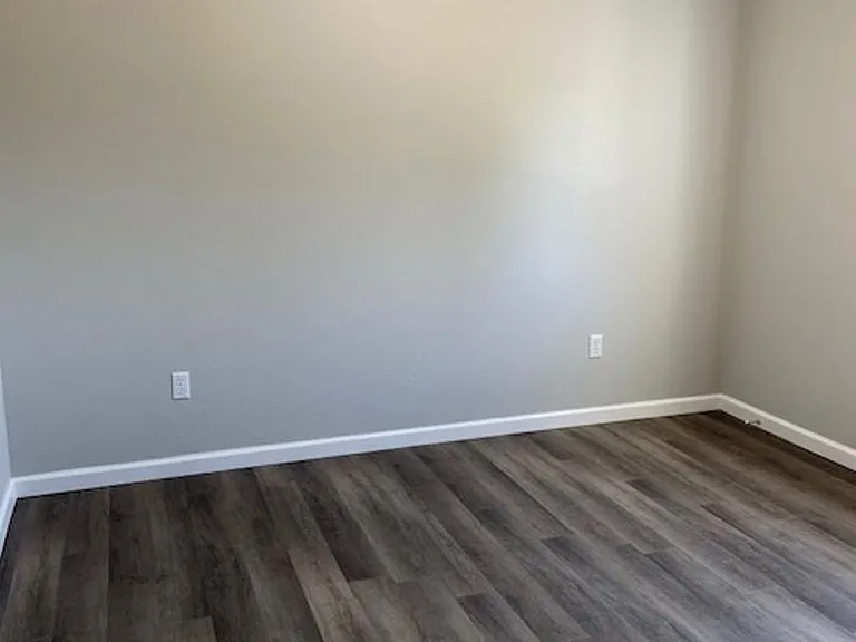 2606 Hickman Rd — Photo 5