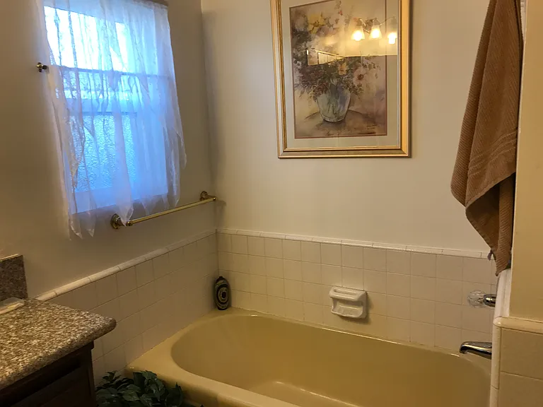 4638 Blackthorne Ave — Photo 35