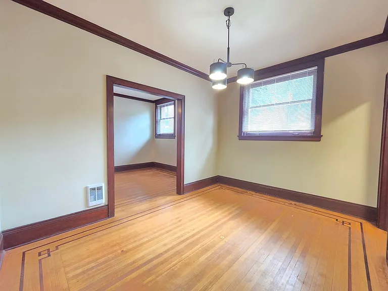 Knickerbocker Apartments — Photo 39