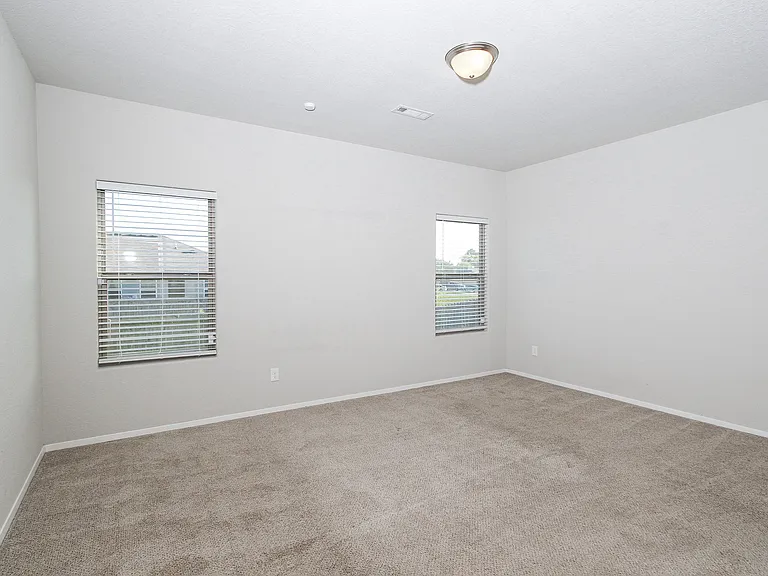 2711 Wyandotte Ave — Photo 14