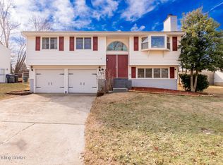 7212 Applegate Ln, Louisville, KY 40228