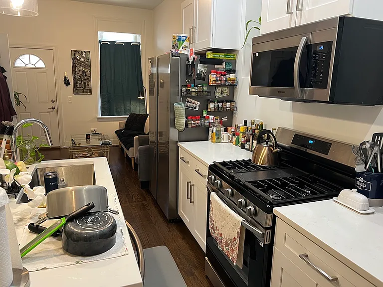 1114 N Wolcott Ave #1R — Photo 5