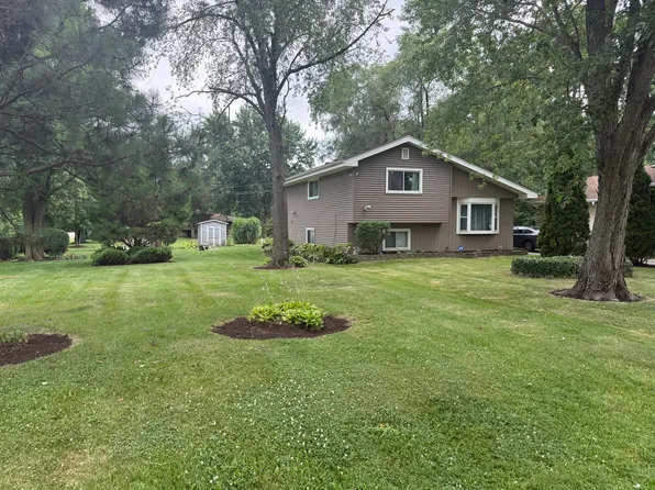 29W313 Ray Ave, West Chicago, IL 60185