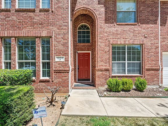 4th image of 1302 Parkside Dr