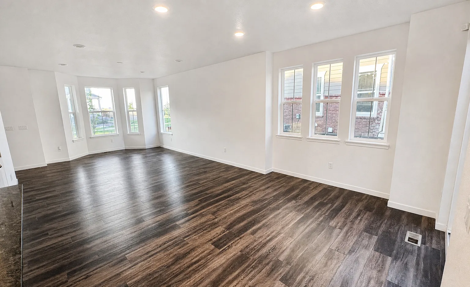 2 bed, 2193 sqft, $2,900 — Photo 3