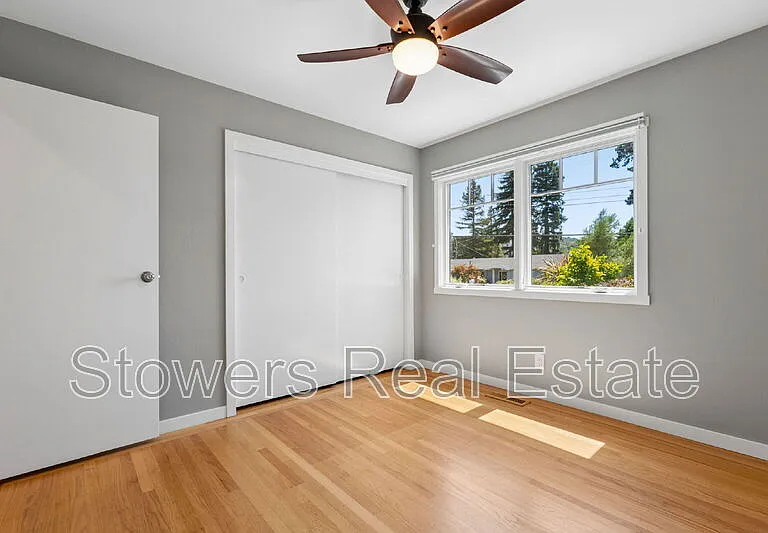 1099 Larch Ave — Photo 19