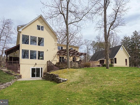 3rd image of 298 Hopewell Amwell Rd