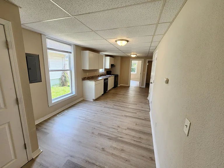 1342 N Broadway Ave #1 — Photo 9