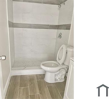 4th image of 4211 Maine St #4211
