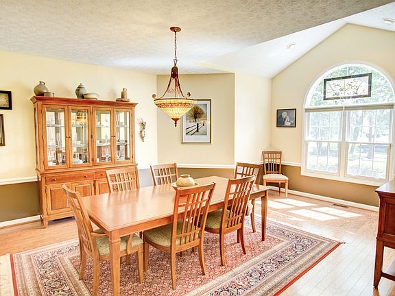 5th image of 371 N Ashleaf Ln