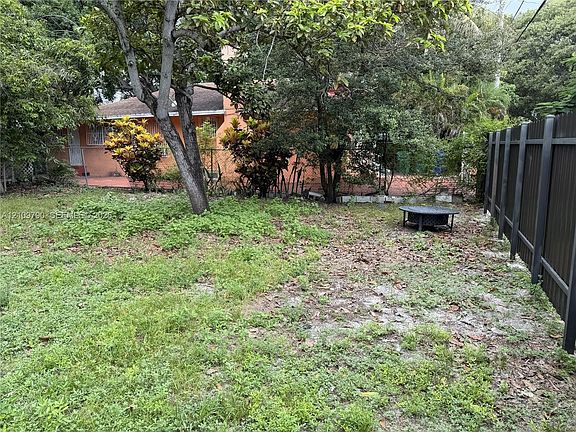 4th image of 105 NW 31st St