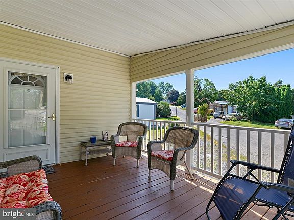 4th image of 8 Vista Ln