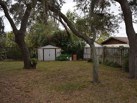 4th image of 878 Sarno Rd