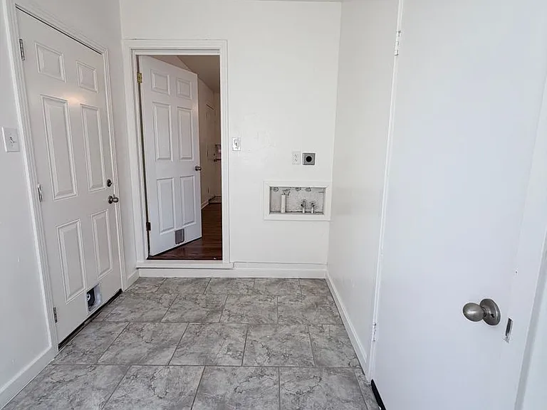 610 Stephen St — Photo 14