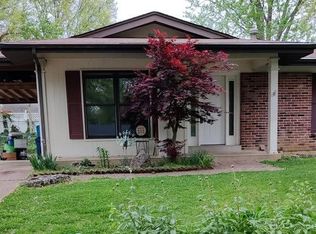 547 Blazedwood Dr, Ballwin, MO 63021