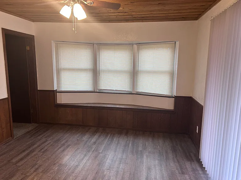 312 E Cedar Ln — Photo 6